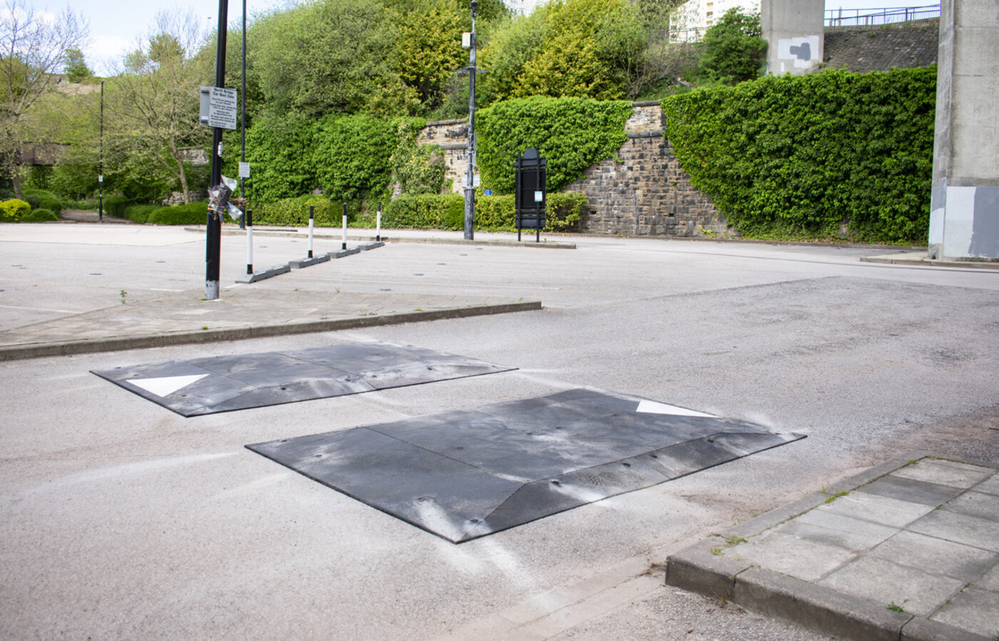 Installation de coussins de vitesse sur le parking de North Bridge